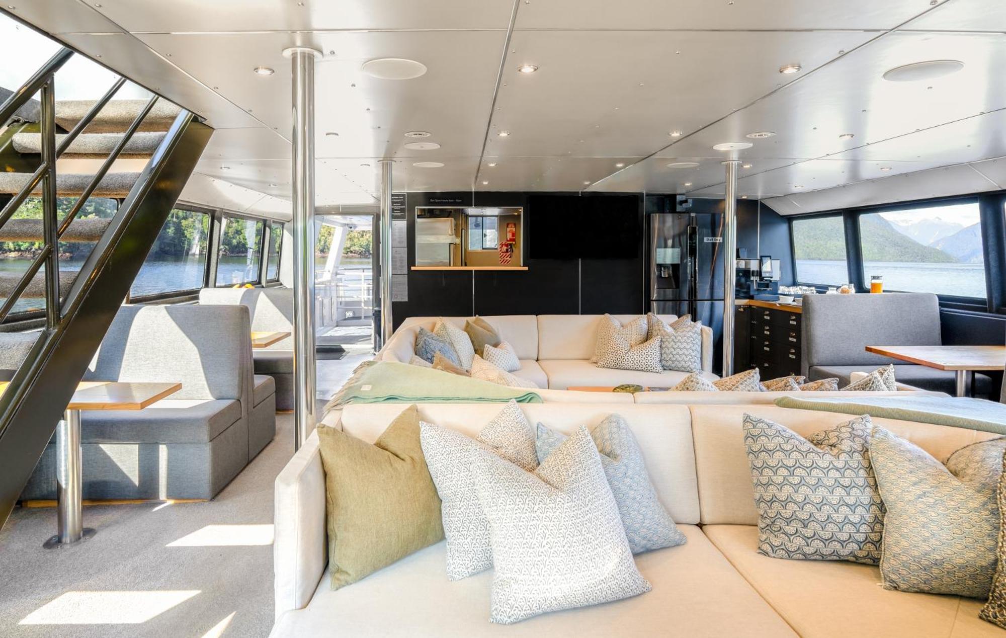 Milford Sound Overnight Cruise - Fiordland Discovery Экстерьер фото