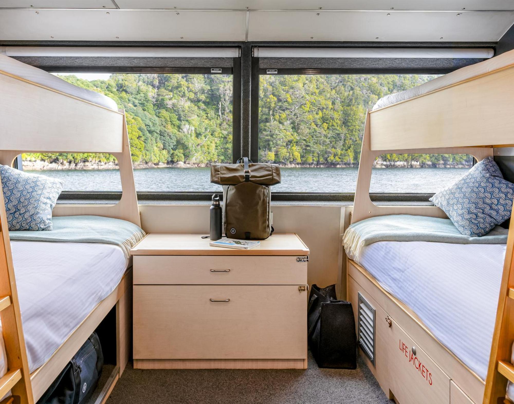 Milford Sound Overnight Cruise - Fiordland Discovery Экстерьер фото