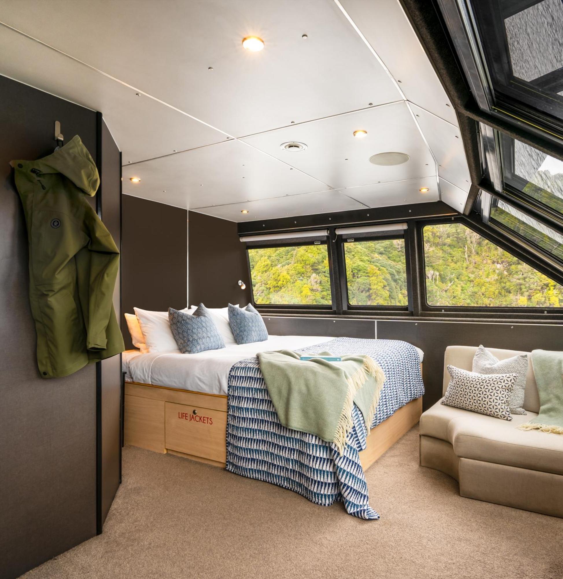 Milford Sound Overnight Cruise - Fiordland Discovery Экстерьер фото