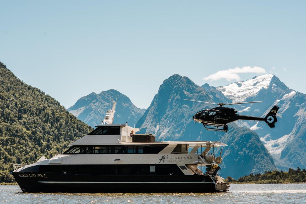 Milford Sound Overnight Cruise - Fiordland Discovery Экстерьер фото