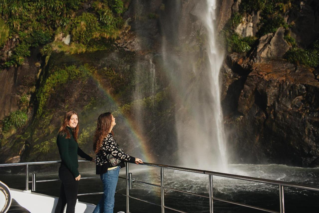 Milford Sound Overnight Cruise - Fiordland Discovery Экстерьер фото