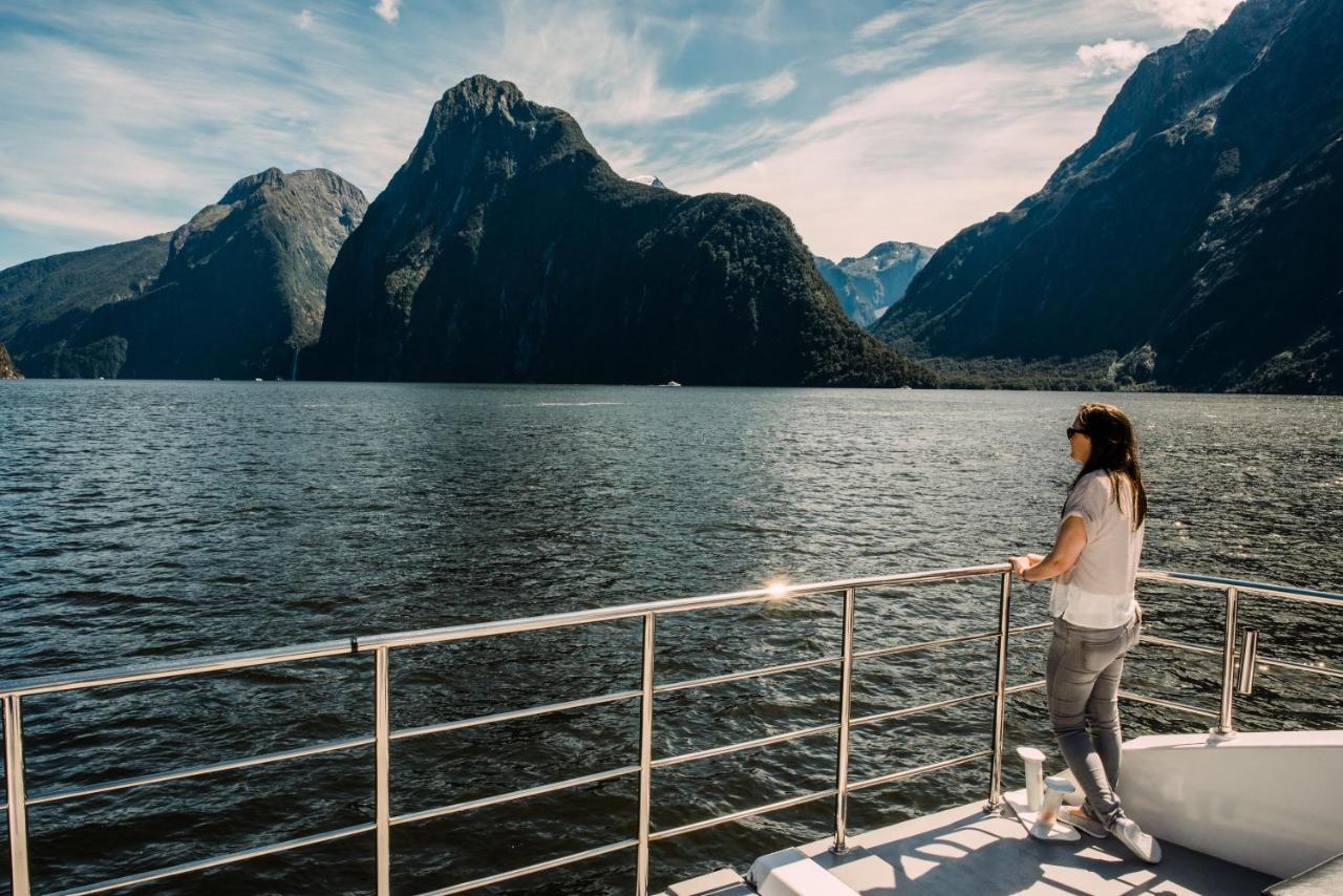 Milford Sound Overnight Cruise - Fiordland Discovery Экстерьер фото