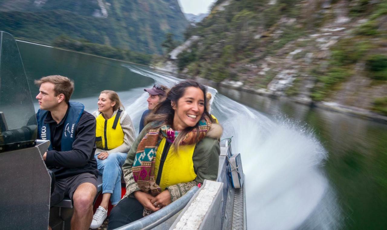 Milford Sound Overnight Cruise - Fiordland Discovery Экстерьер фото